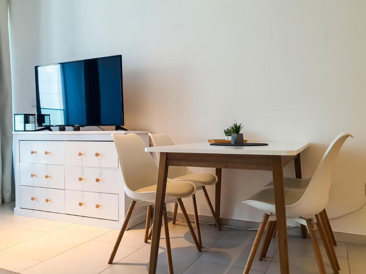Luxury Studios With Burj Khalifa Or Canal View In Downtown - Marquise Square Tower Дубай Экстерьер фото