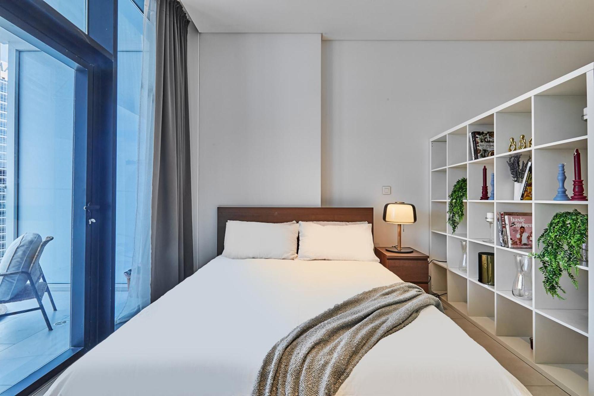 Luxury Studios With Burj Khalifa Or Canal View In Downtown - Marquise Square Tower Дубай Экстерьер фото