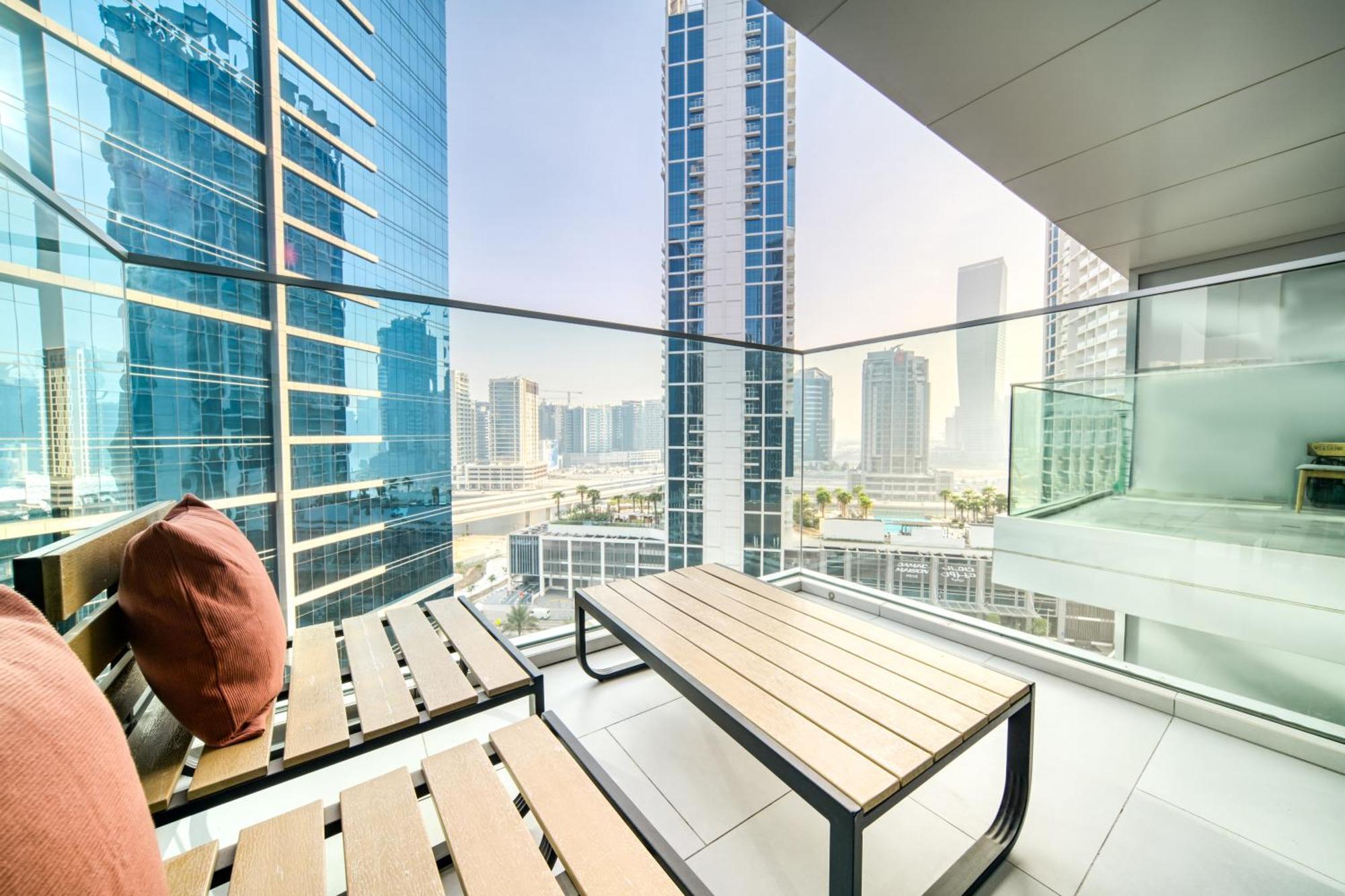 Luxury Studios With Burj Khalifa Or Canal View In Downtown - Marquise Square Tower Дубай Экстерьер фото