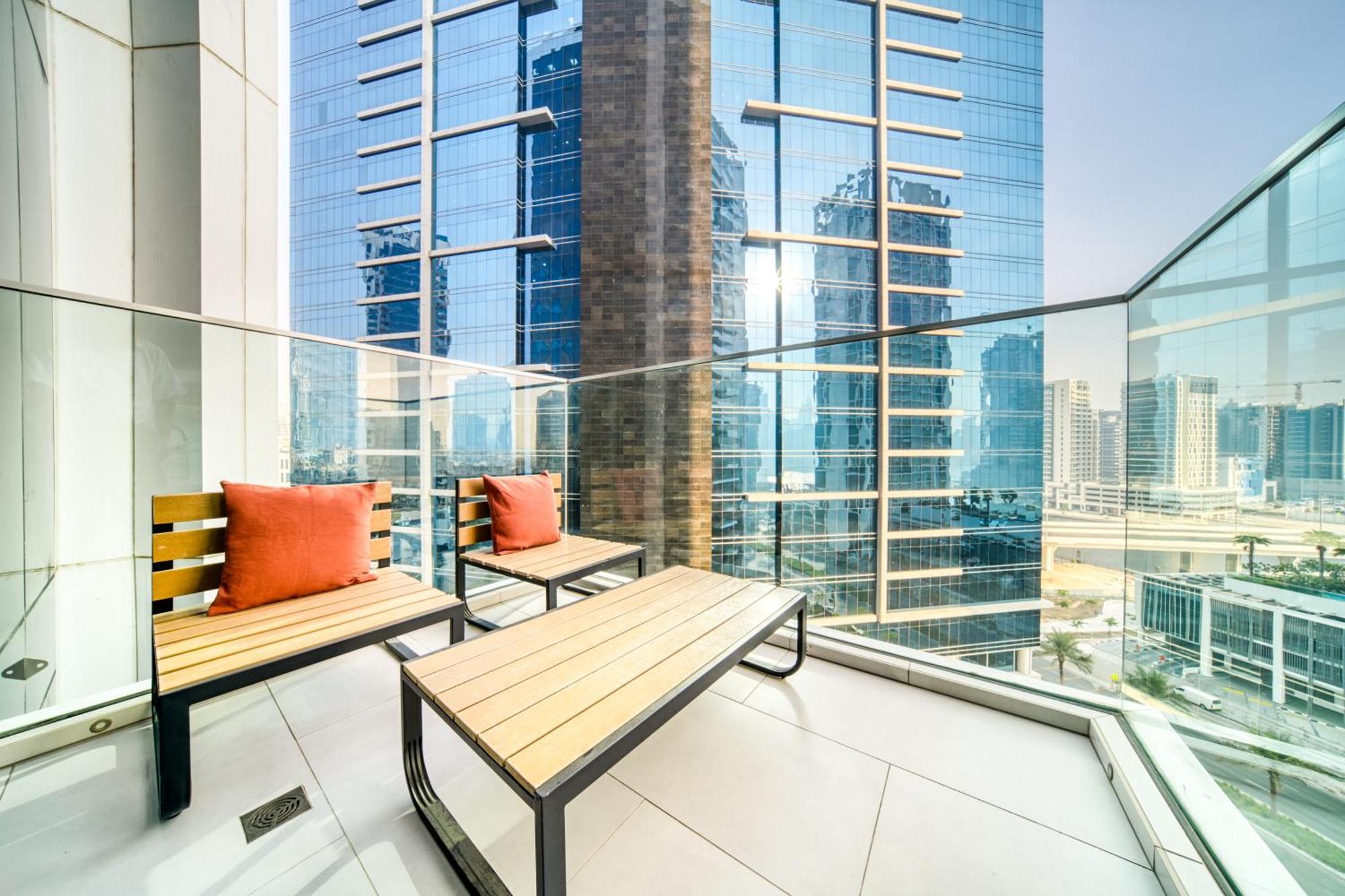 Luxury Studios With Burj Khalifa Or Canal View In Downtown - Marquise Square Tower Дубай Экстерьер фото