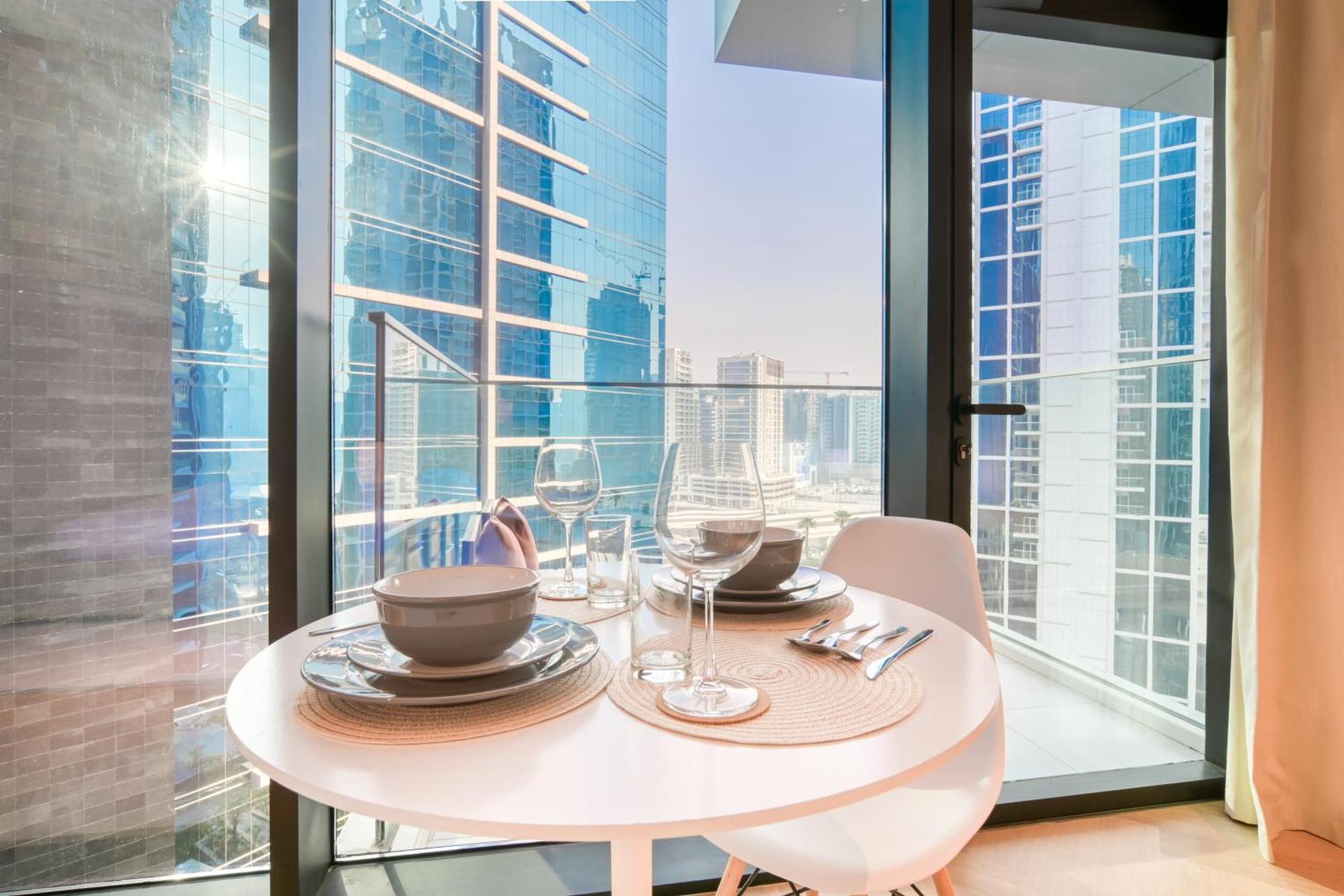 Luxury Studios With Burj Khalifa Or Canal View In Downtown - Marquise Square Tower Дубай Экстерьер фото