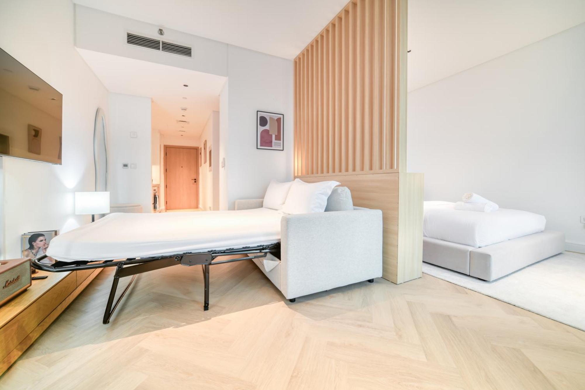 Luxury Studios With Burj Khalifa Or Canal View In Downtown - Marquise Square Tower Дубай Экстерьер фото