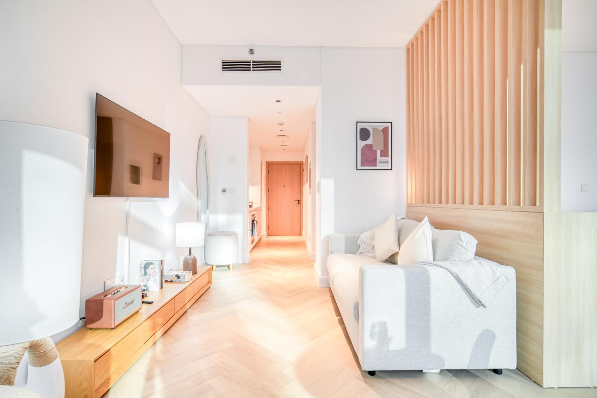 Luxury Studios With Burj Khalifa Or Canal View In Downtown - Marquise Square Tower Дубай Экстерьер фото