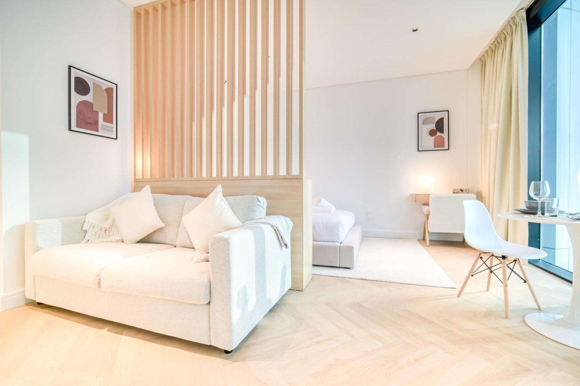 Luxury Studios With Burj Khalifa Or Canal View In Downtown - Marquise Square Tower Дубай Экстерьер фото